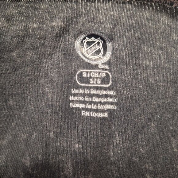 NHL Detroit Red Wings Tee Shirt Gray Womans Small Hockey Michigan Fan Round Neck - Picture 7 of 13